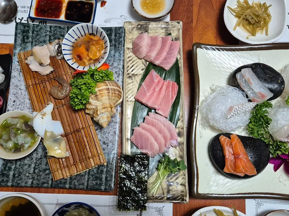 Extra tuna sashimi from the sashimi platter course