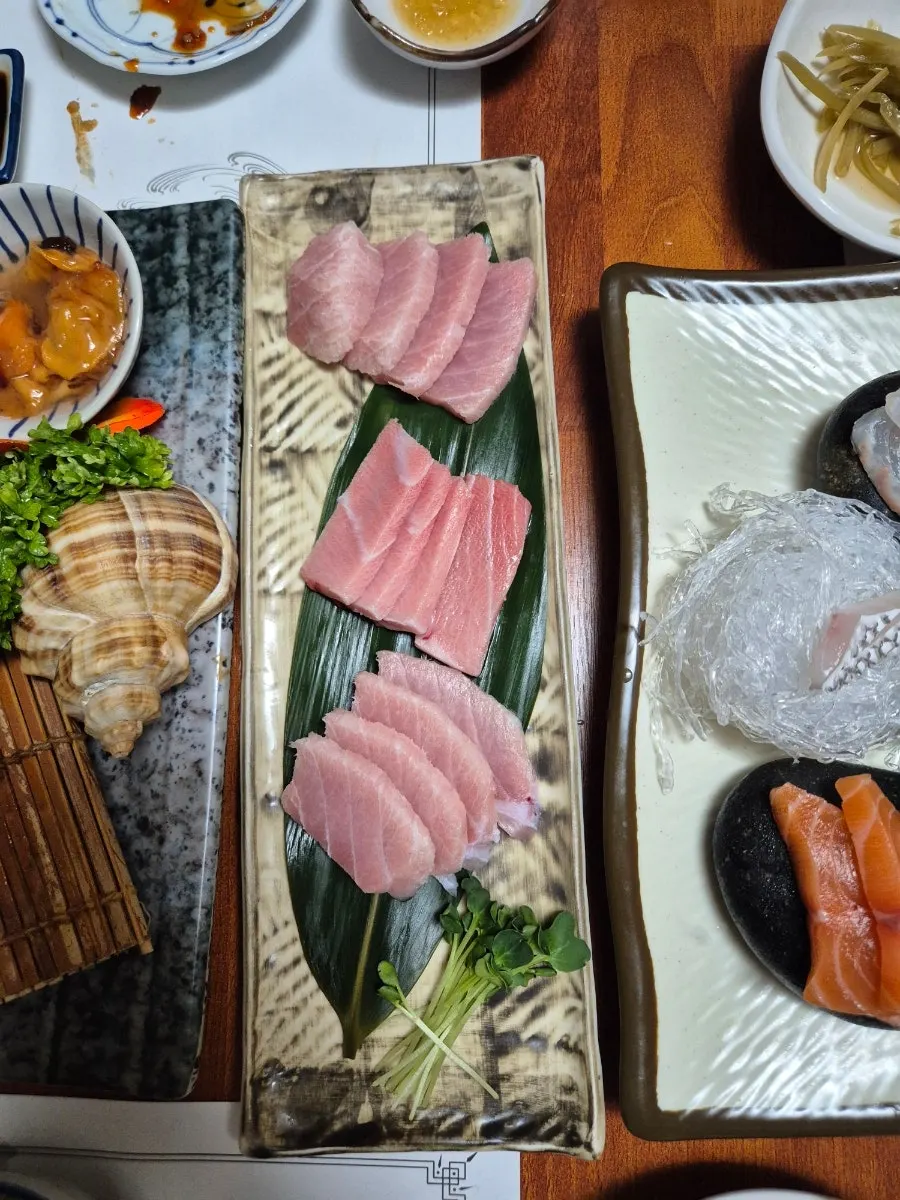 Three pieces of tuna sashimi served per person