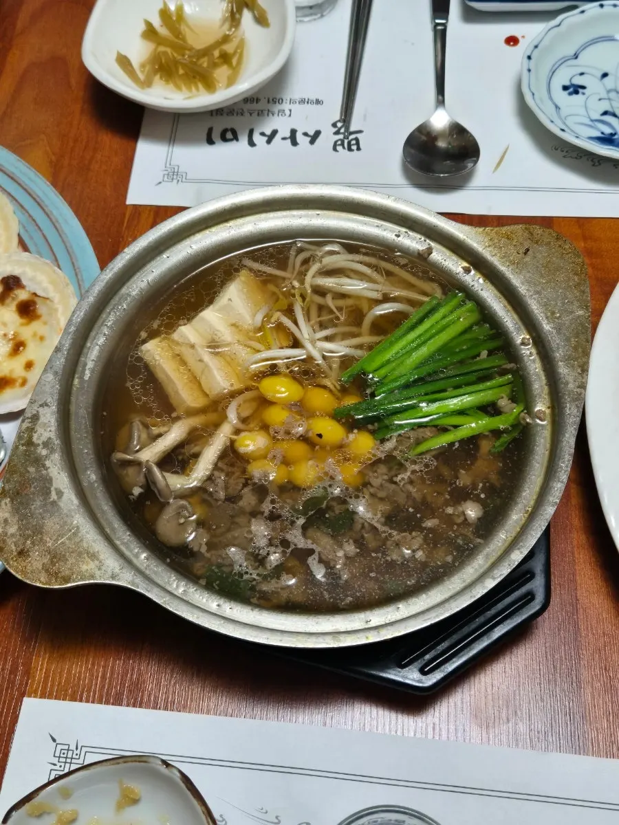 Cheese scallops, steamed abalone, and fried shrimp spread