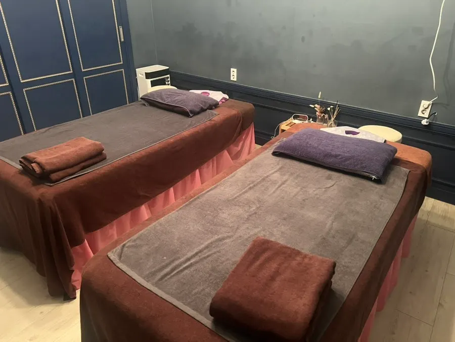 During the 90-minute oil massage treatment