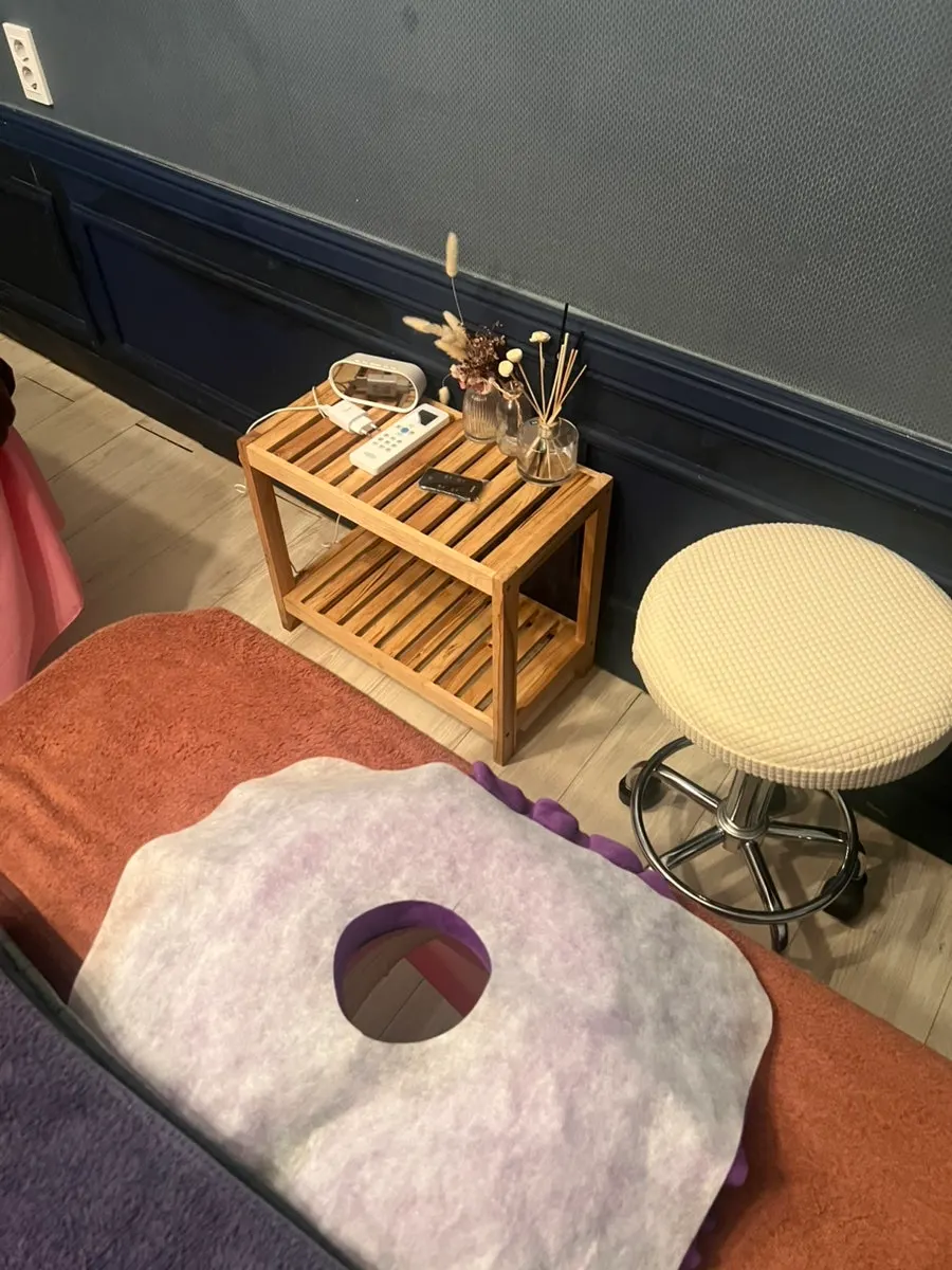 The treatment room tidied up after the 90-minute oil massage