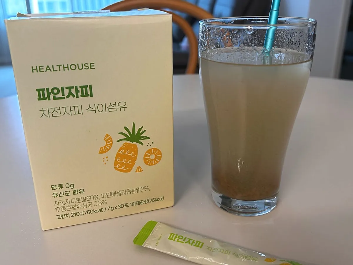 컵에 담긴 파인자피 식이섬유 음료