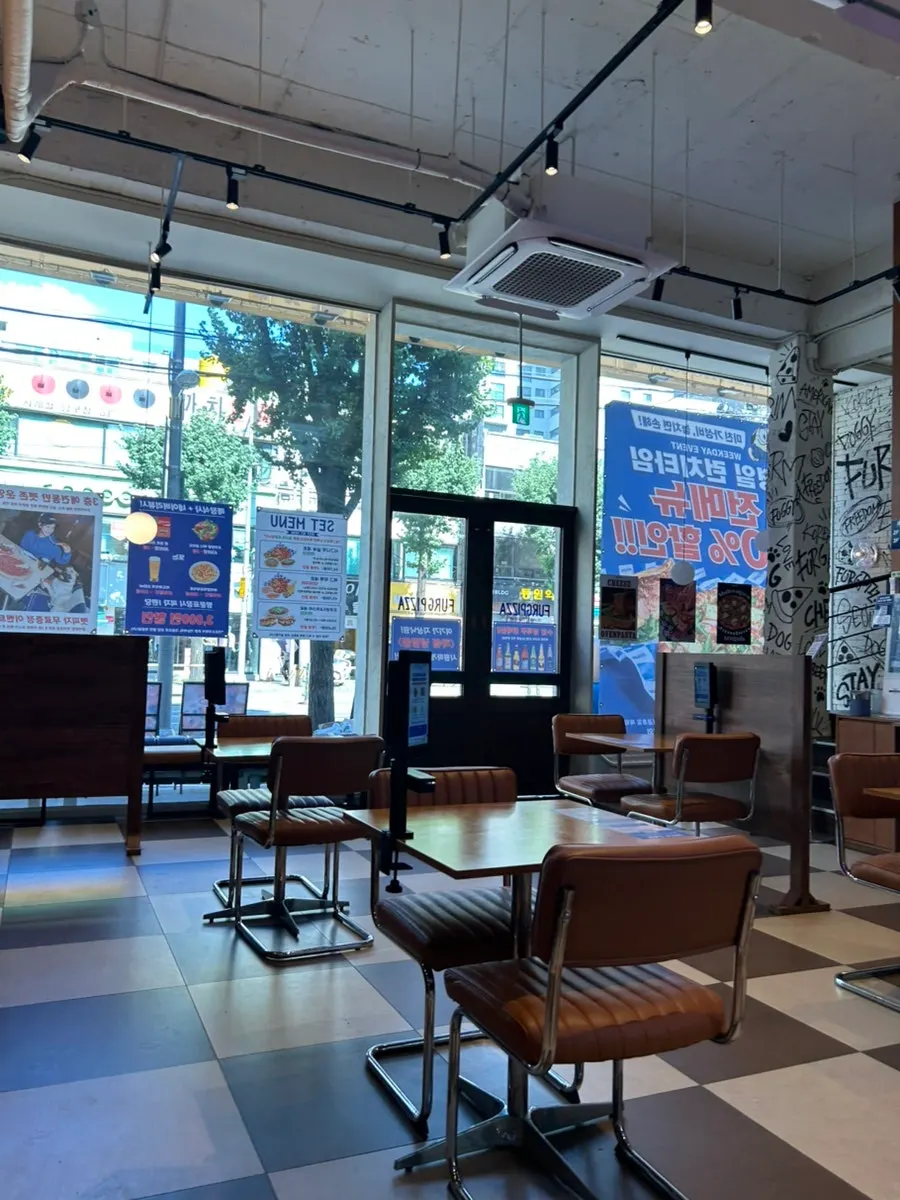 Pizza at Pug Pizza House, a pizza restaurant near Sillim Station