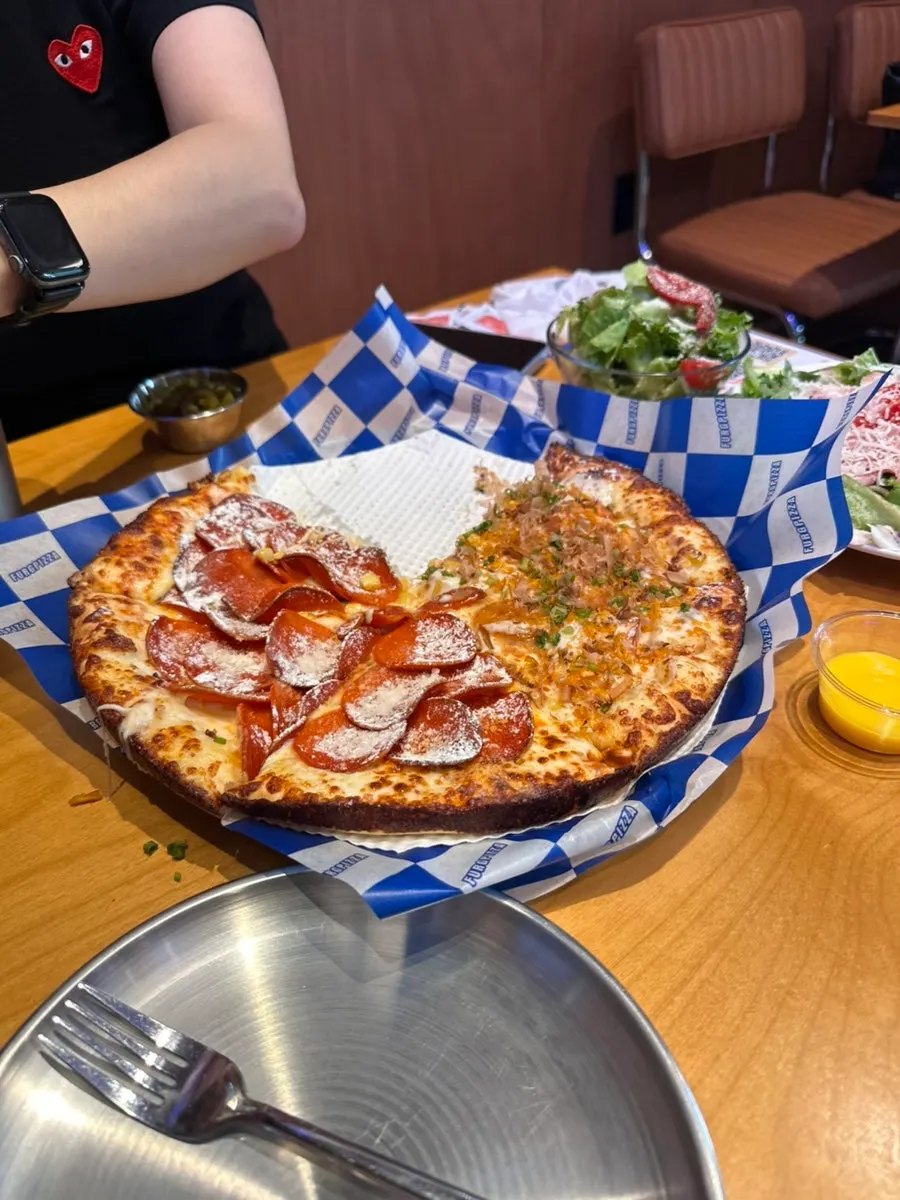 Close-up of the pizza before eating