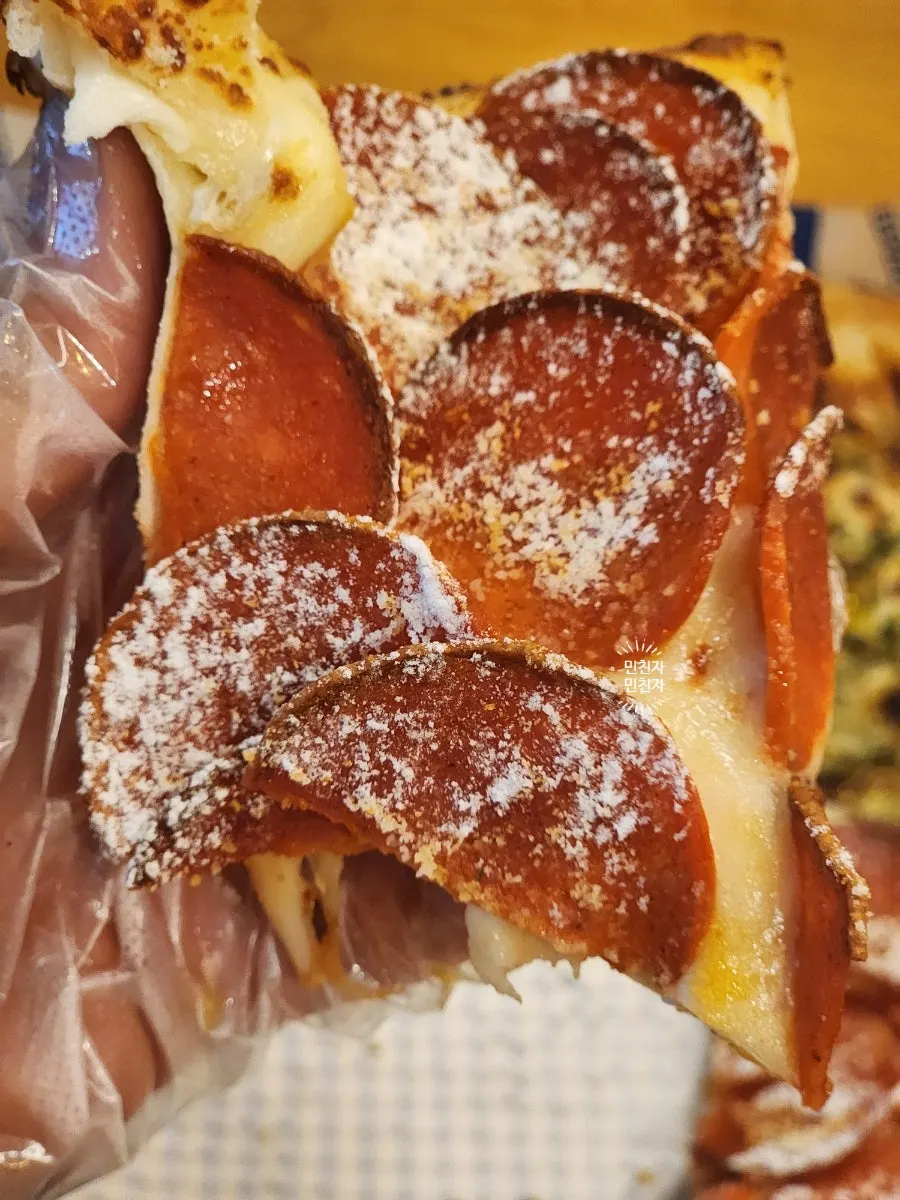 Plate with the half-and-half pizza eaten alternately