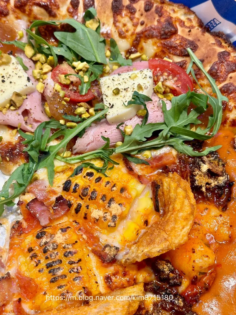 Half-and-half pizza and gnocchi set spread at Pug Pizza House Sillim Branch