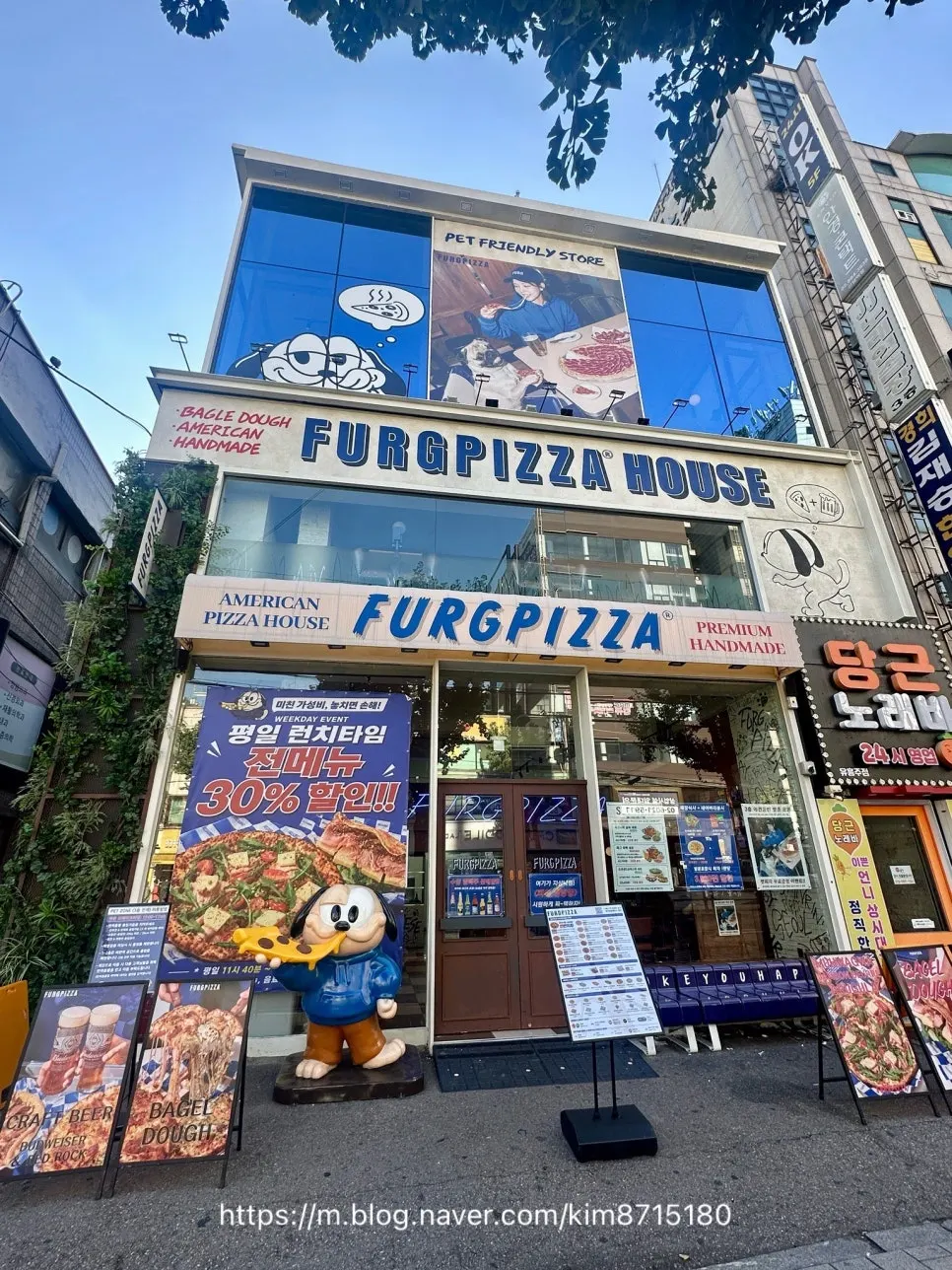 Exterior of Pug Pizza House Sillim Branch, 5-minute walk from Sillim Station Exit 6