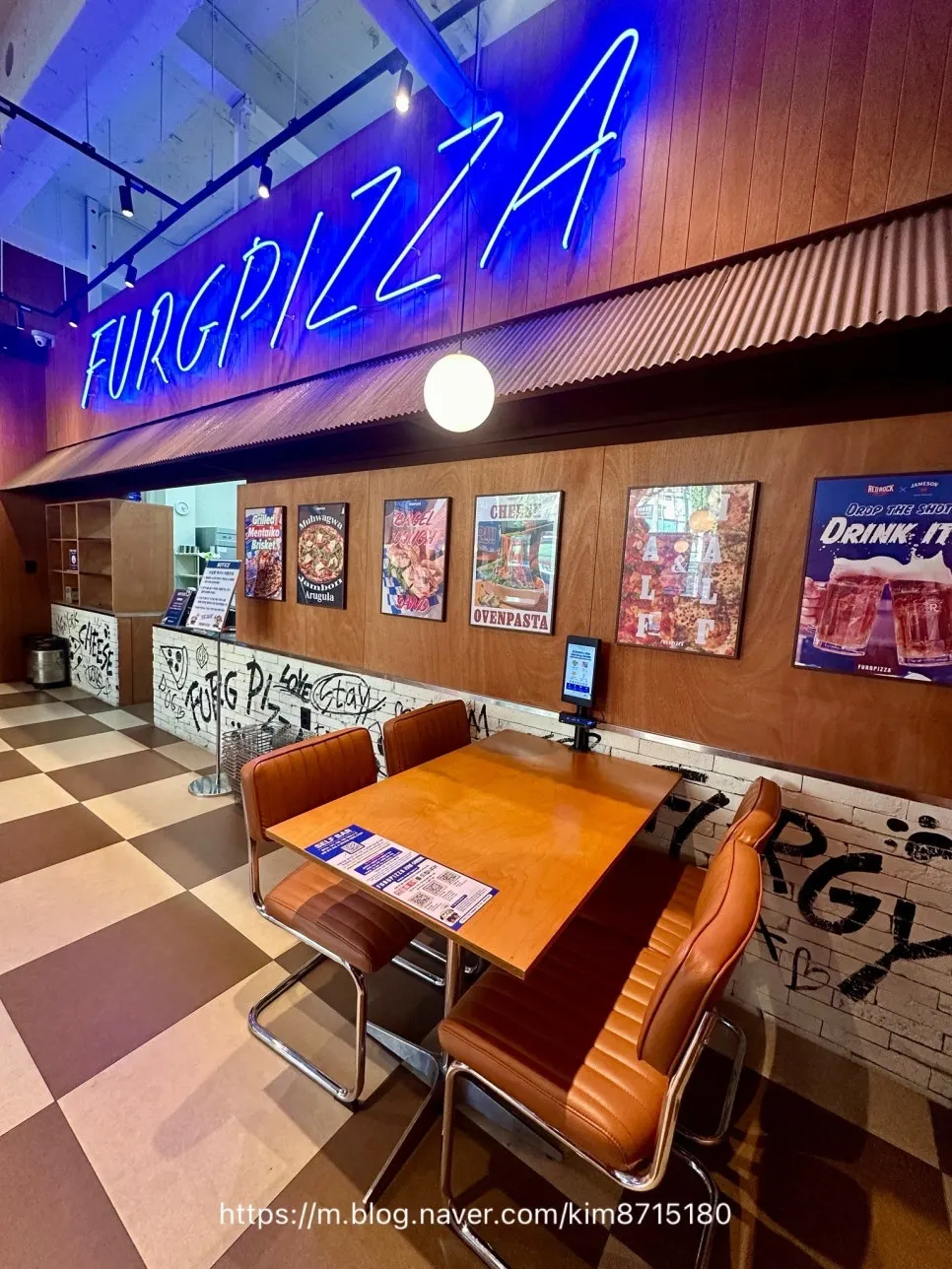 Seating with cushioned chairs at Pug Pizza House Sillim Branch