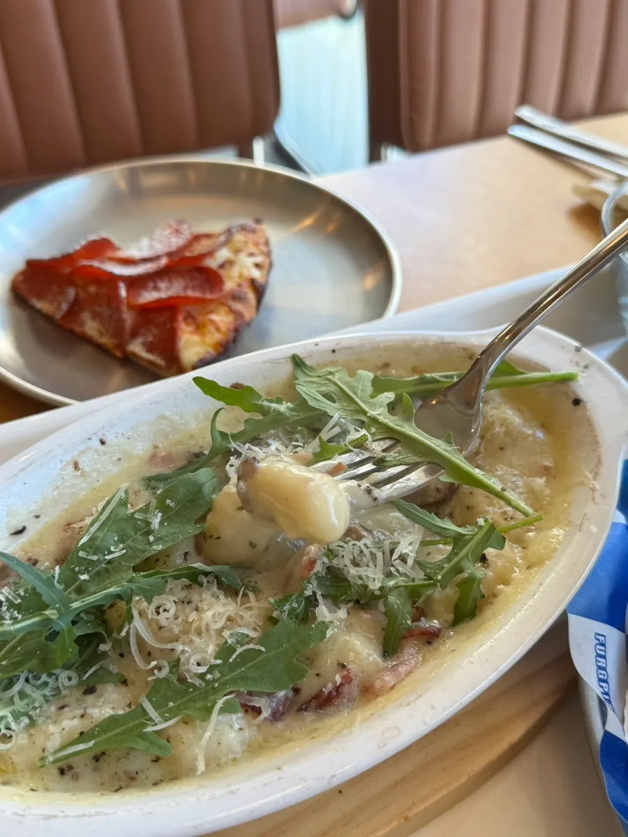 트러플 머쉬룸 떡뇨끼 한 접시