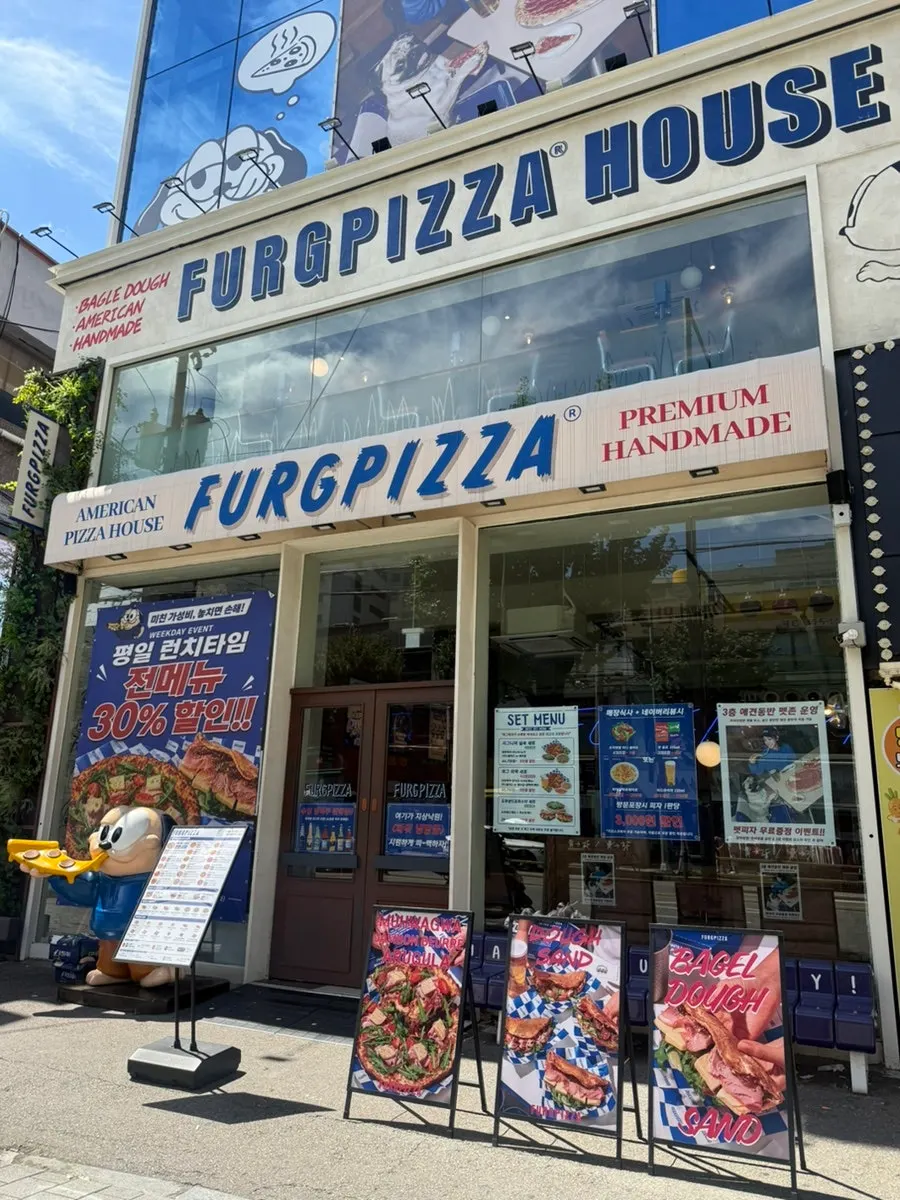 Exterior of Pug Pizza House Sillim Branch's 3-story standalone building