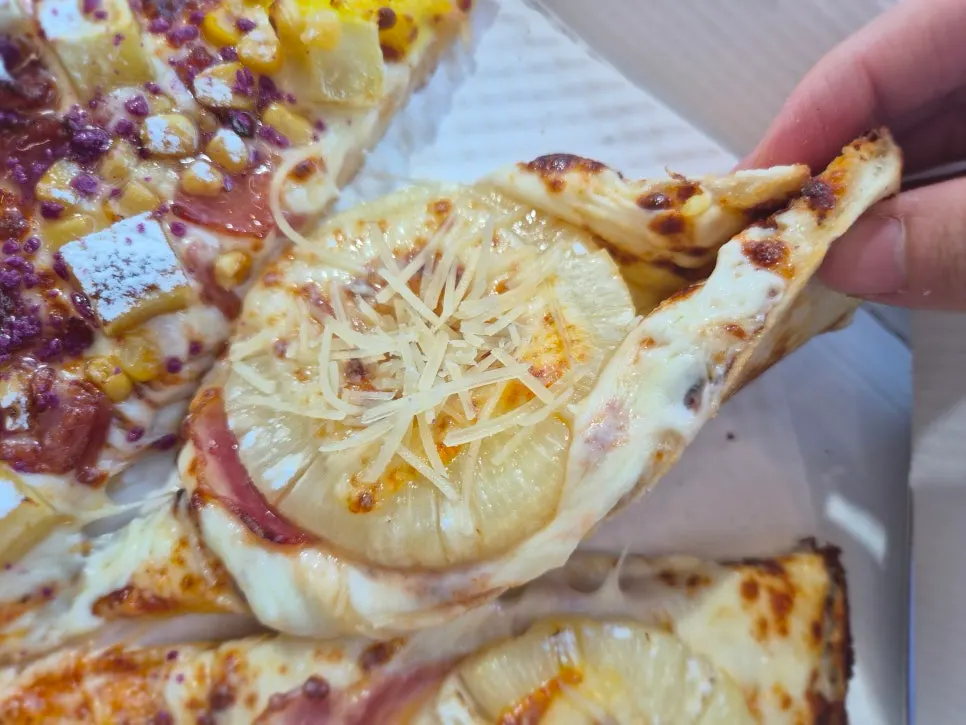 파인애플이 통째로 올라간 하와이안 몬스터치즈