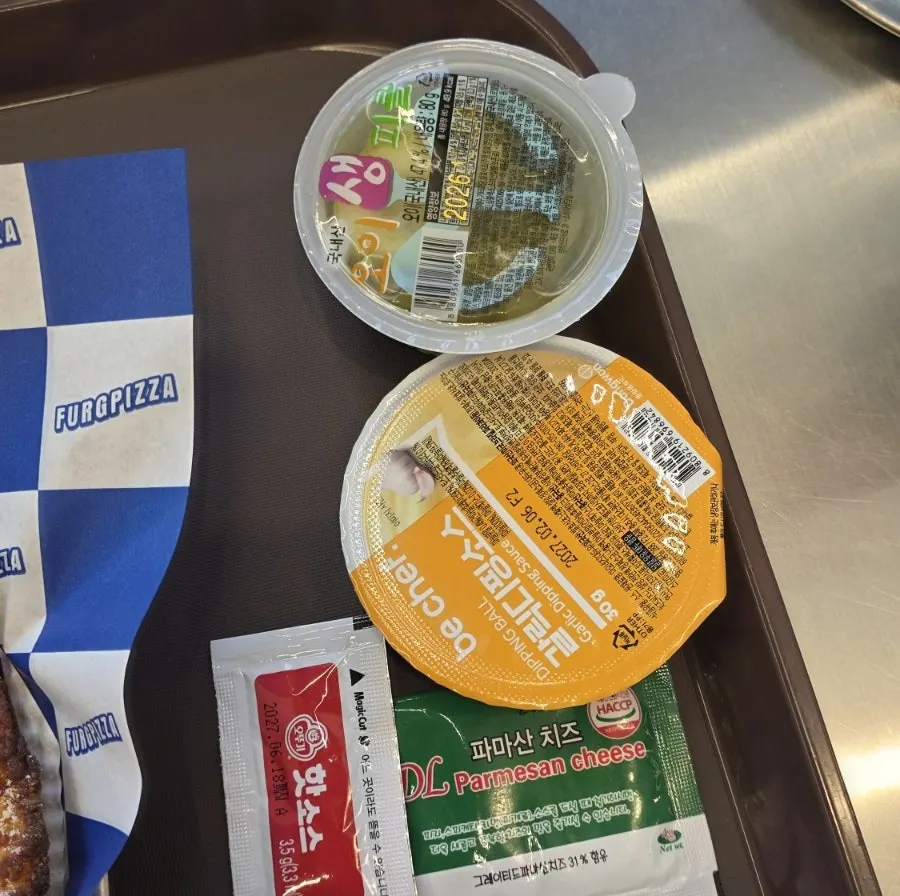 野菜が生き生きしたトゥーマッチコンビネーションピザ