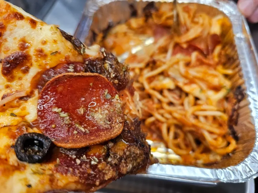 Full spread of half-and-half pizza and spaghetti at Furg Pizza Inha University Station branch