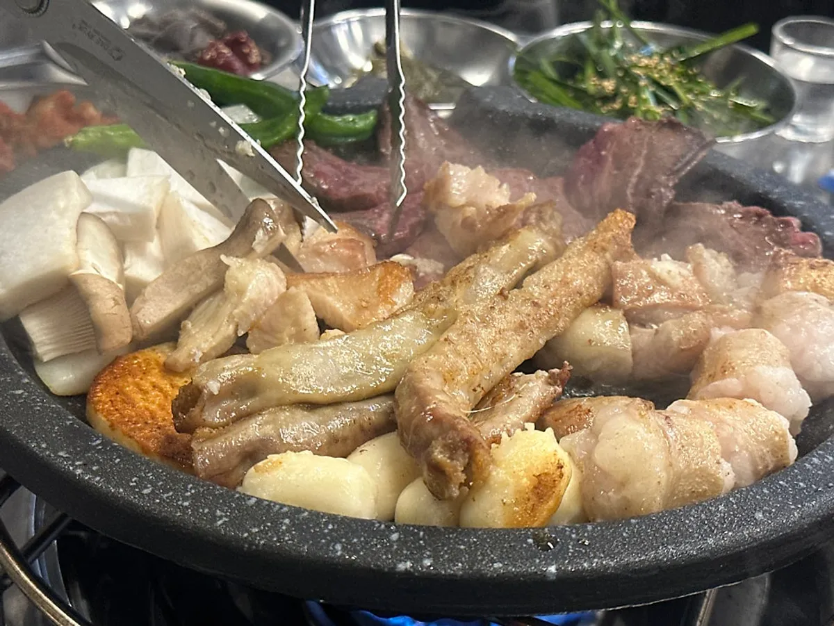 Meal enjoying several cuts at Pujim Gopchang