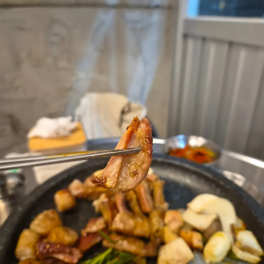 한 점 자른 곱창 단면에 보이는 곱
