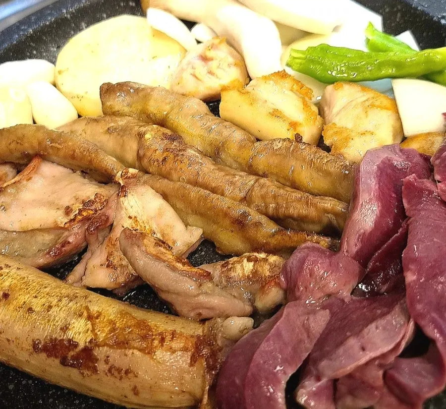 다 구워진 곱창 모둠 한 판