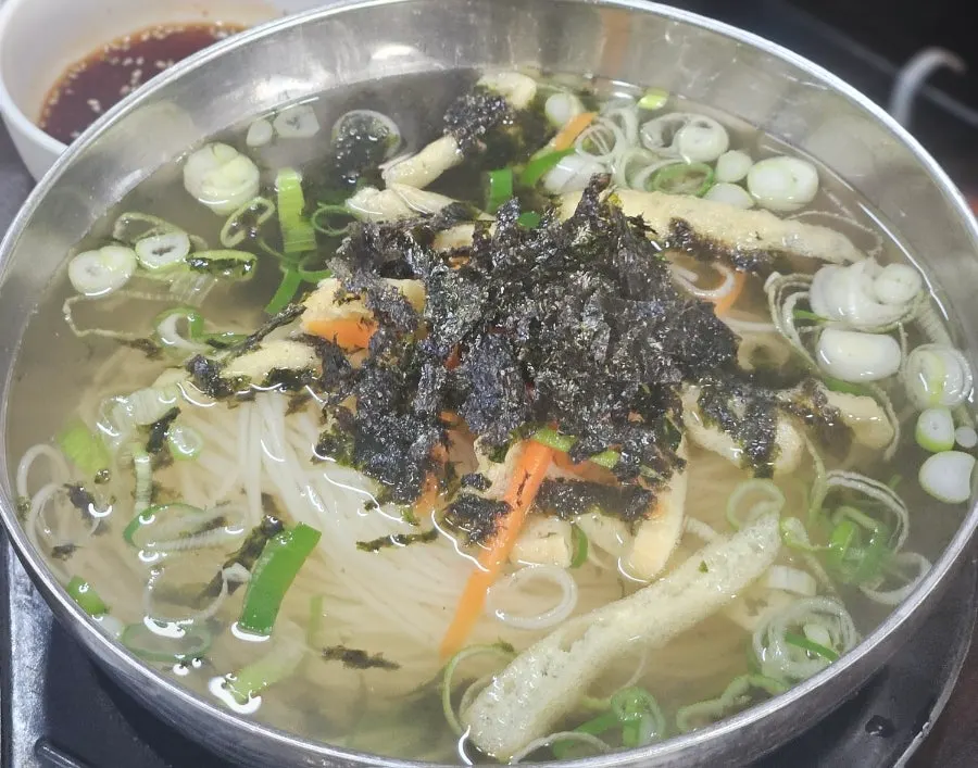 Janchi guksu yang dipesan sebagai dessert