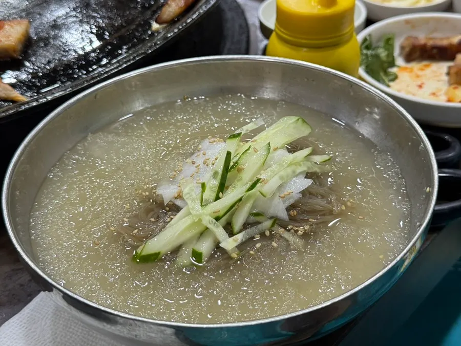 Mul-naengmyeon ordered by a friend