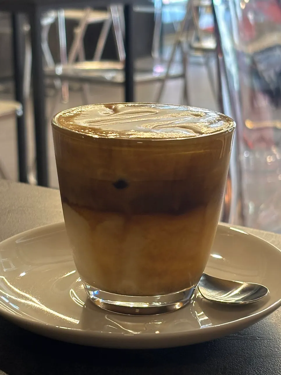 Cross-section of laineschperner showing separated latte and cream layers