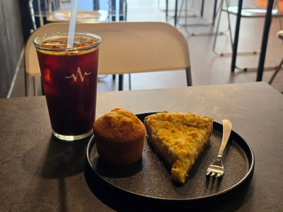 펄스라인커피 블랙톤 입구 전경