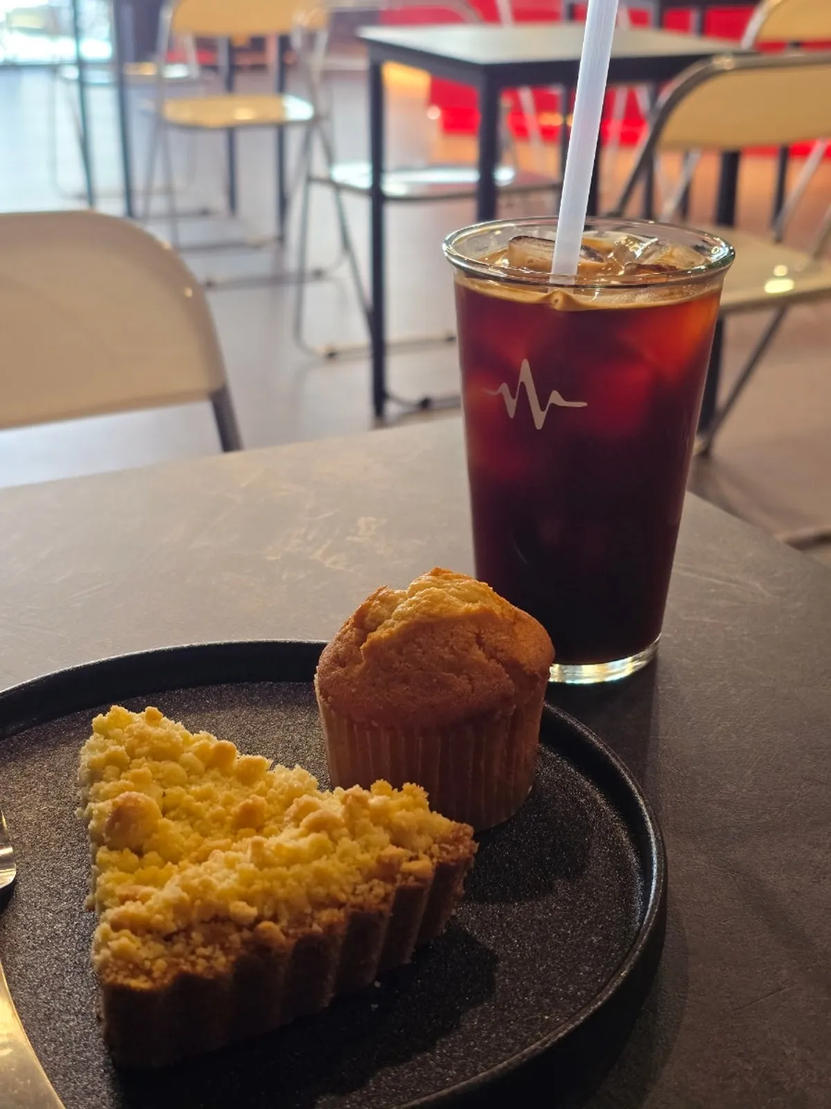 카라멜크림치즈 필링의 수제 크럼블파이