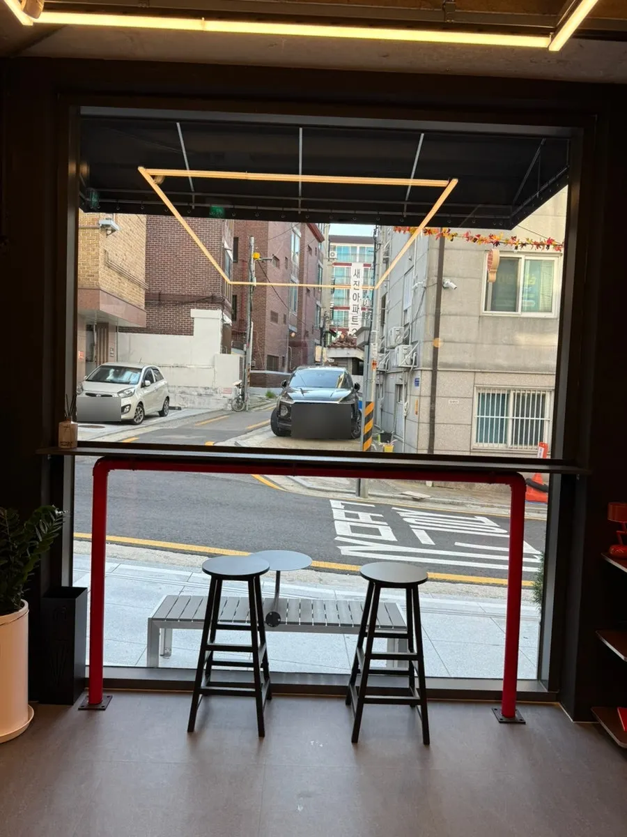 Window seating at Pulse Line Coffee