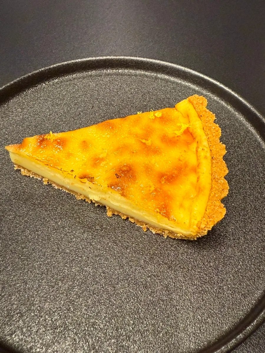 Brûlée pie with a crisply baked top