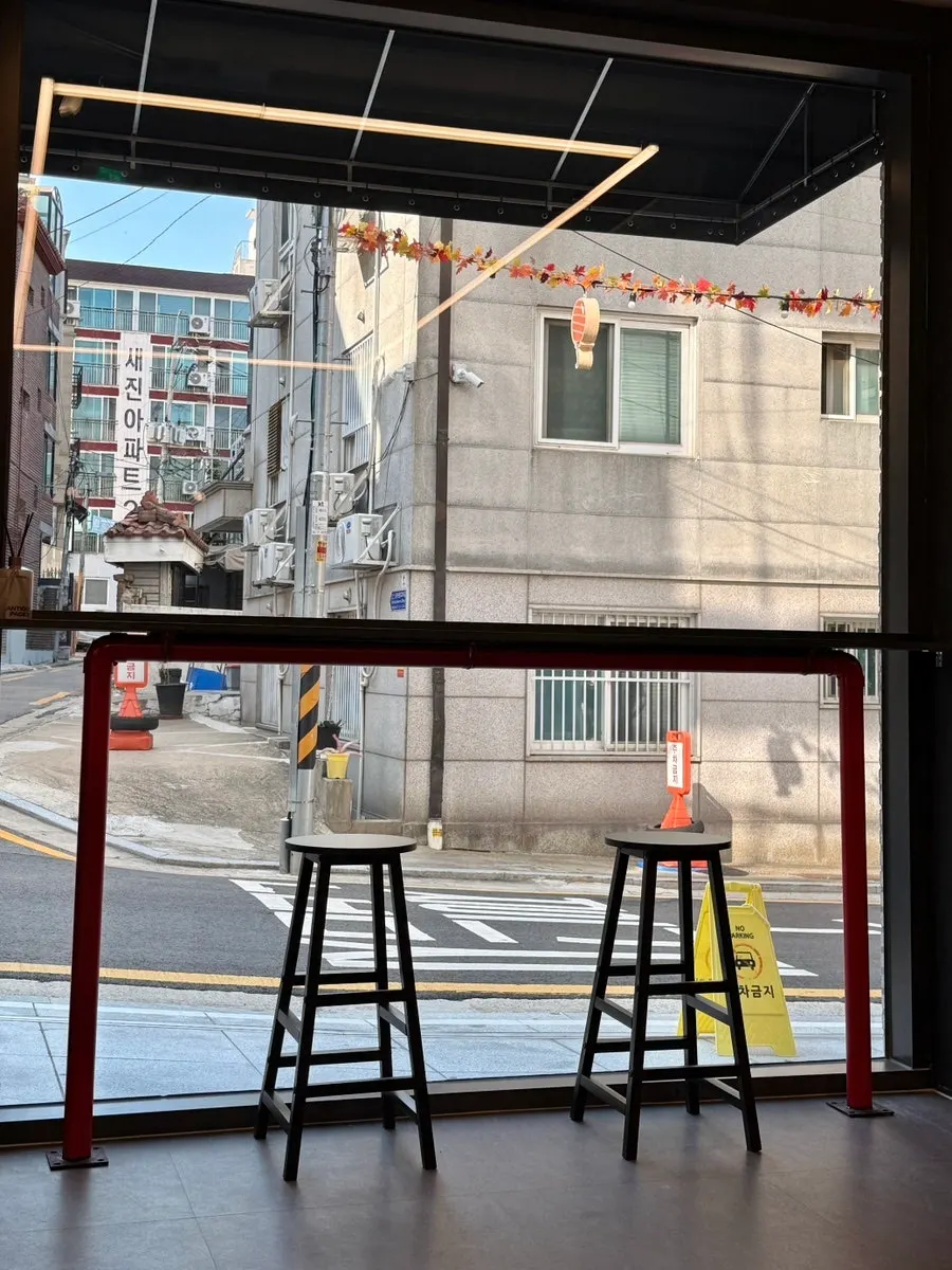 Another angle inside Pulse Line Coffee