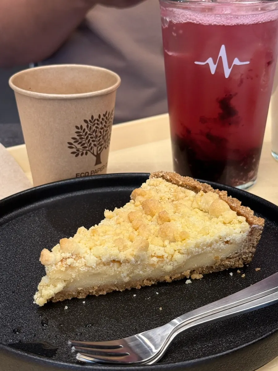 Caramel muffin and drink on the table