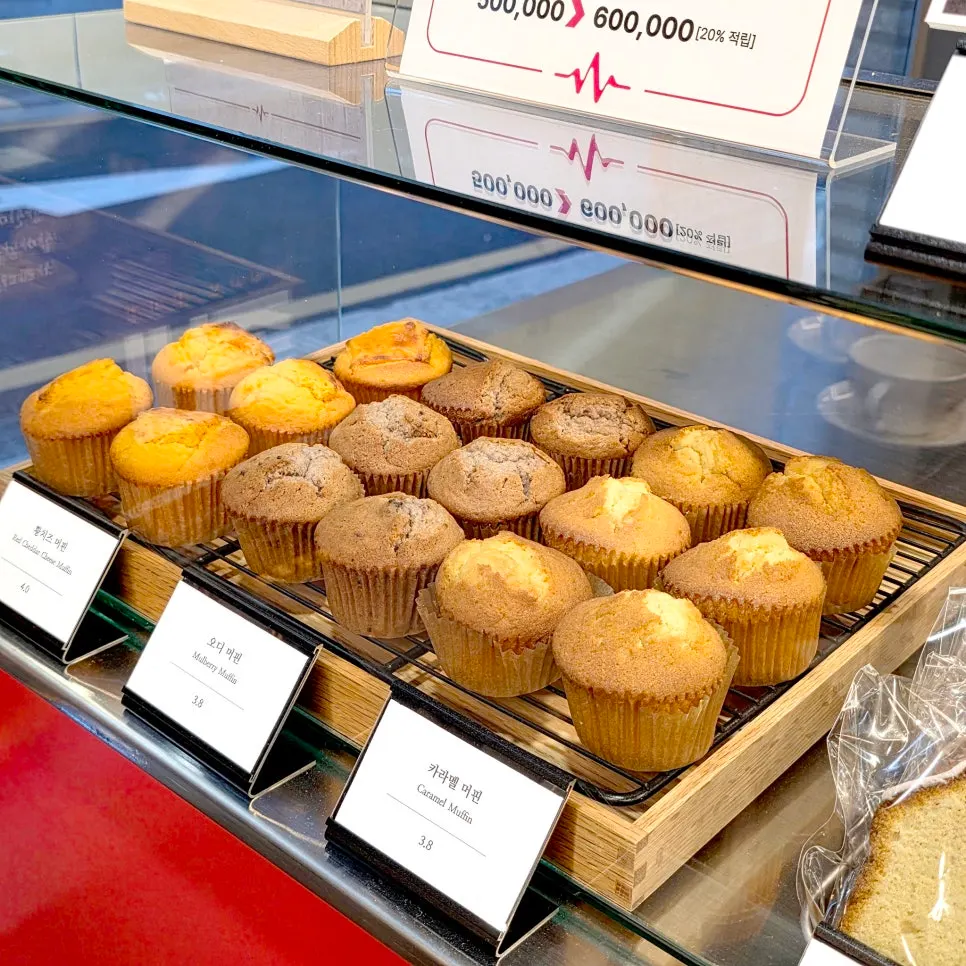 Close-up of the Pulse Line Coffee dessert case