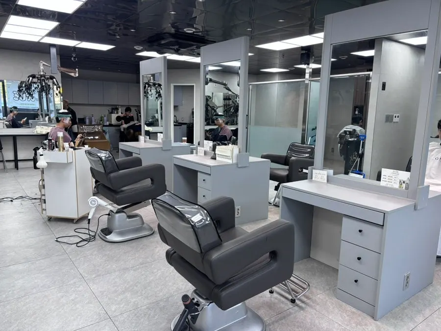 Hair Onsae's interior spanning the whole first floor