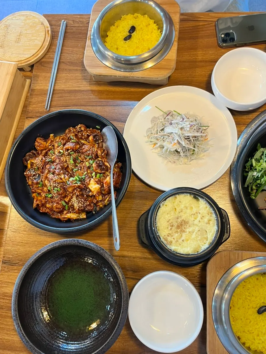 쭈삼볶음 솥밥정식 한상과 계란찜