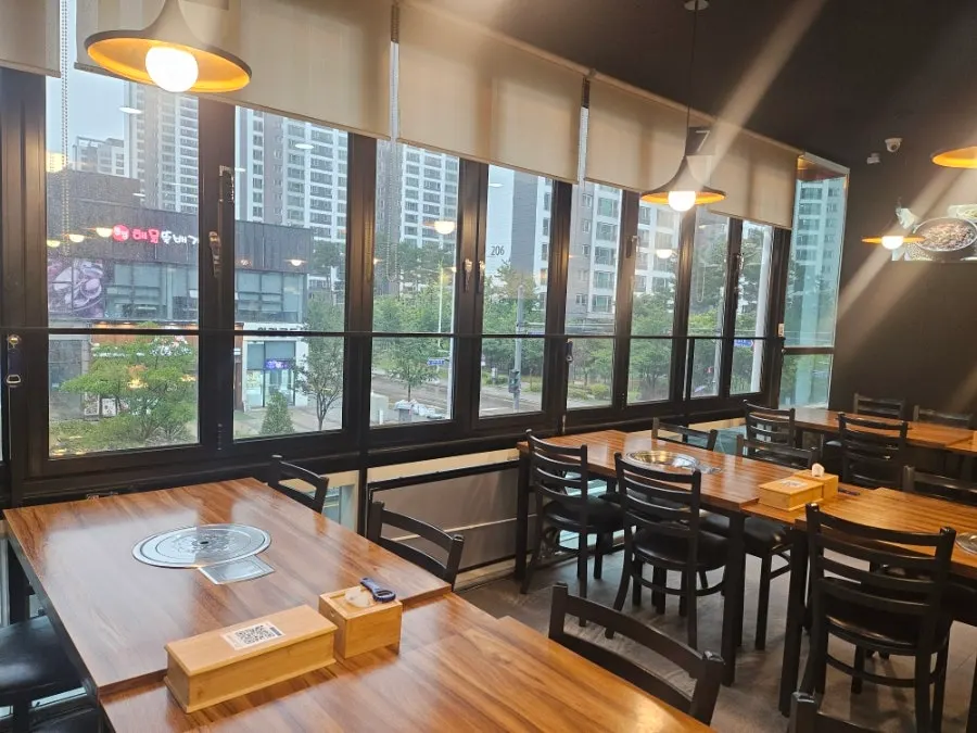 Spacious, clean interior of Osaejju