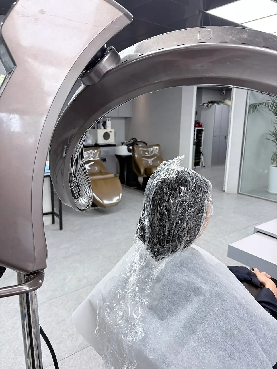 Heat treatment device being used during the straightening process