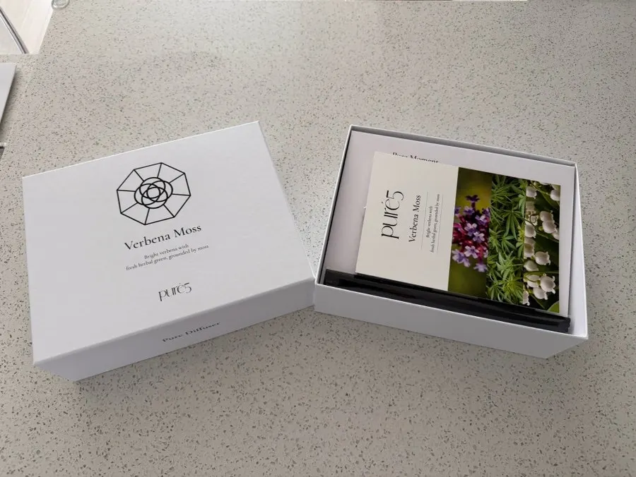Gift box wrapped in air-cushion packaging
