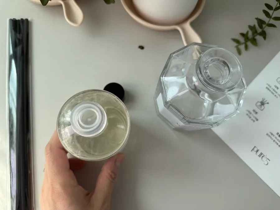 Diffuser liquid in a glass bottle