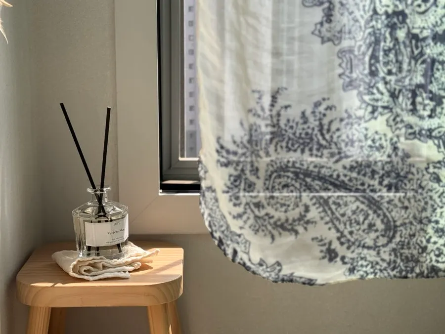 Diffuser displayed like a décor piece