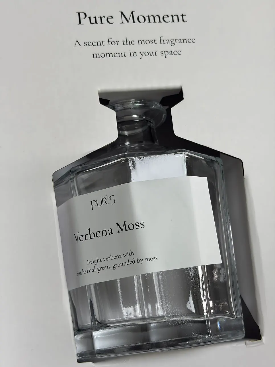 Verbena Moss diffuser placed indoors