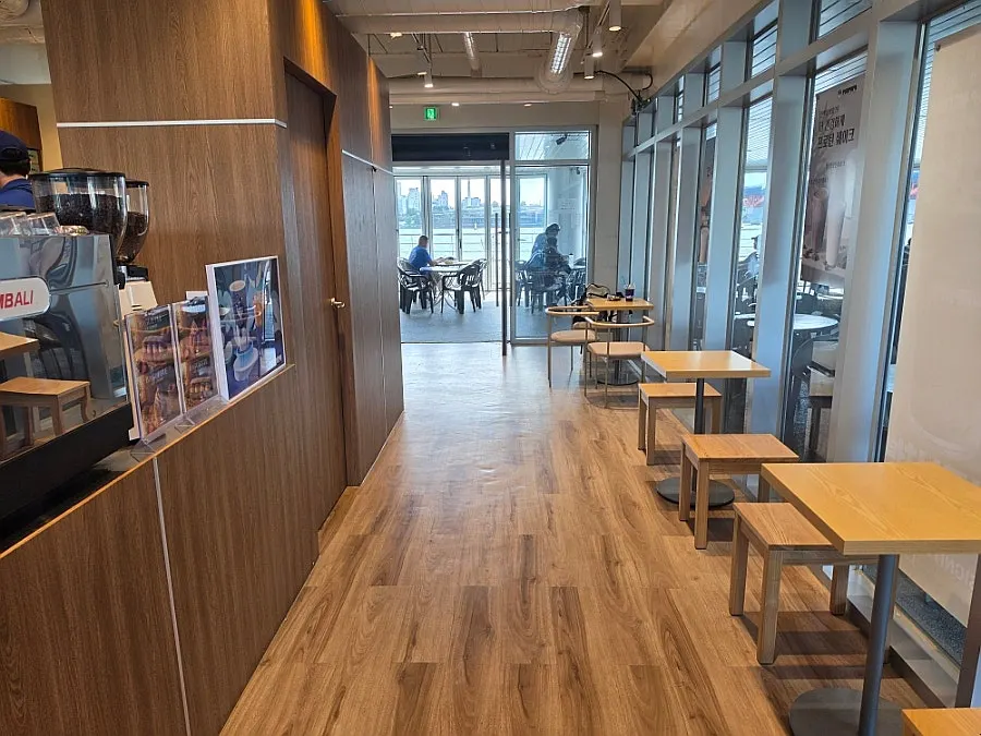 Long rectangular indoor hall with 2-person tables