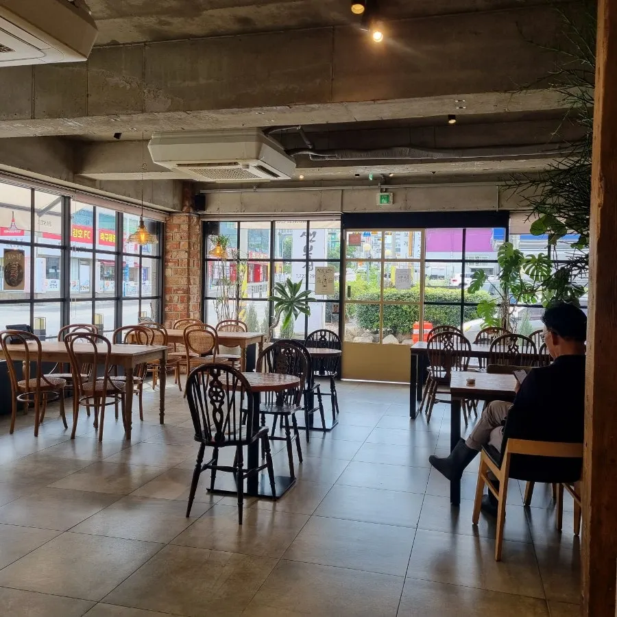 기장 차성로 대로변 퓨리티카페 외부