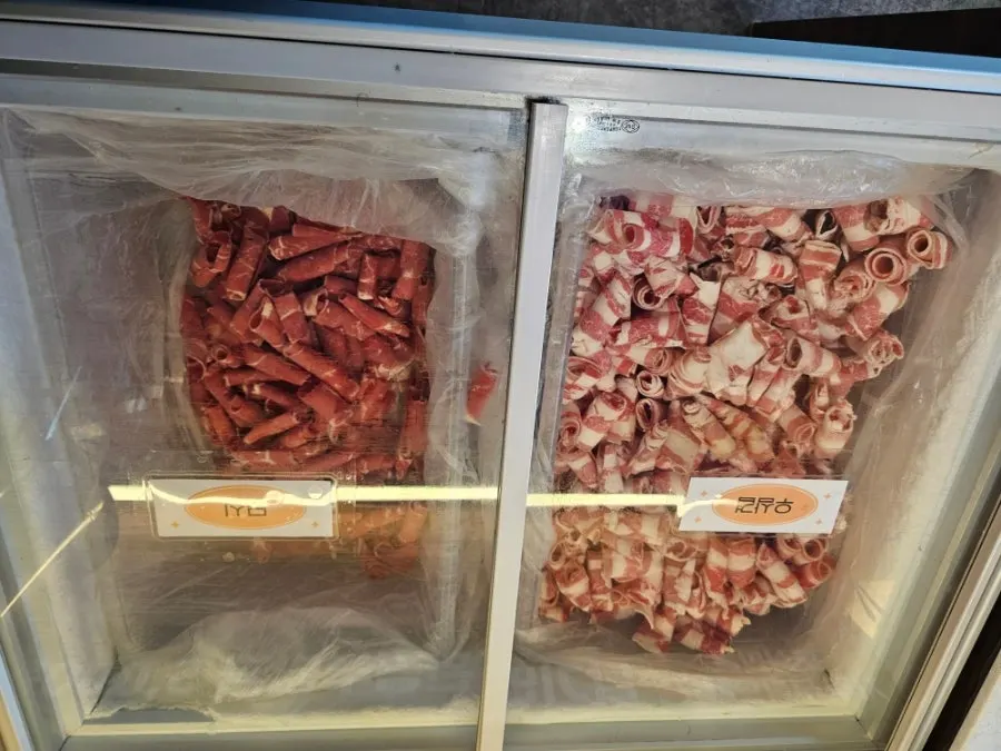 셀프바에 진열된 샤브샤브 고기