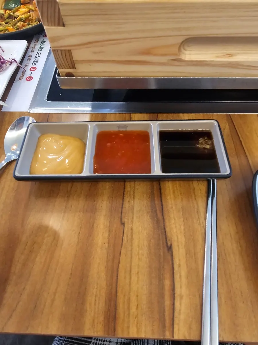 편백찜에서 꺼낸 통통한 새우