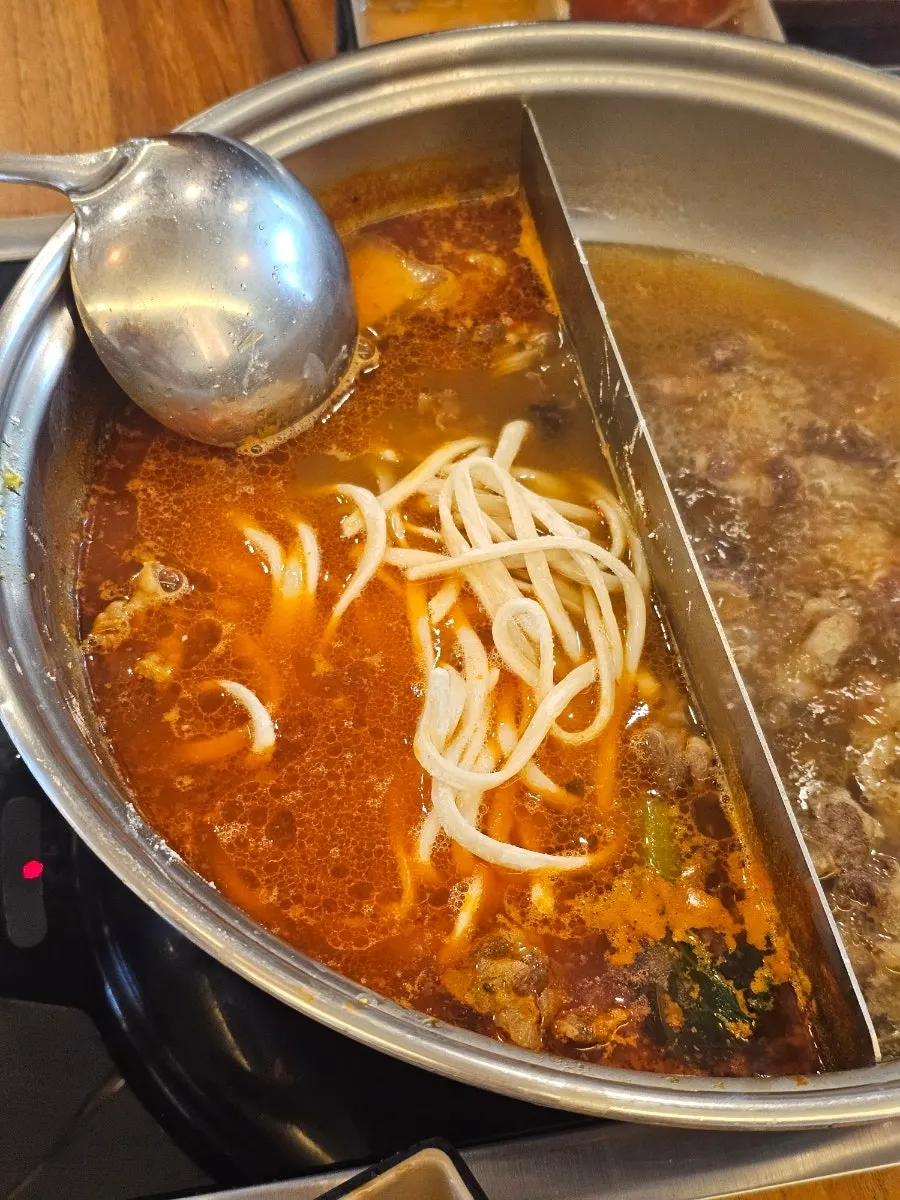 걸쭉하게 끓인 장칼국수