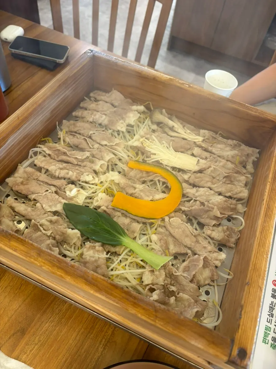 Carne del pyeonbaekjjim mojada en salsa