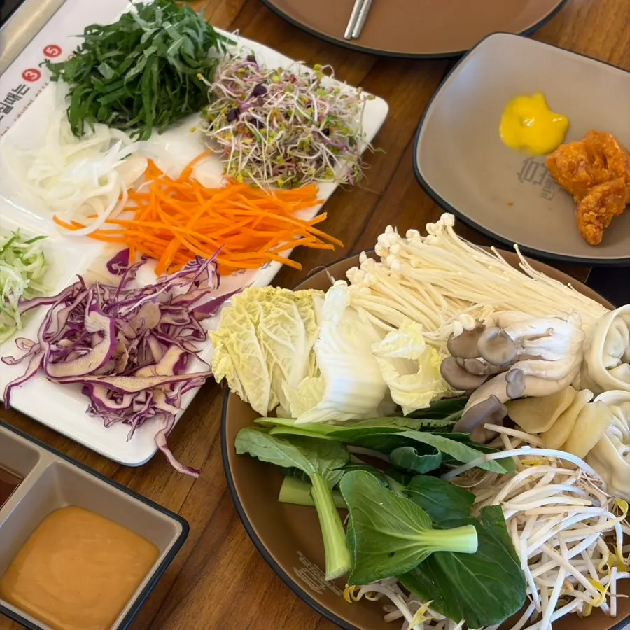 Foto final de la comida en Pyeonbaek Hoegwan Cheoncheon Branch