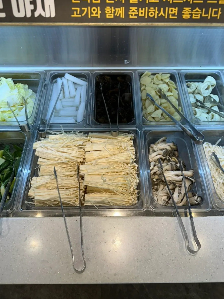 셀프바 김치와 반찬 코너