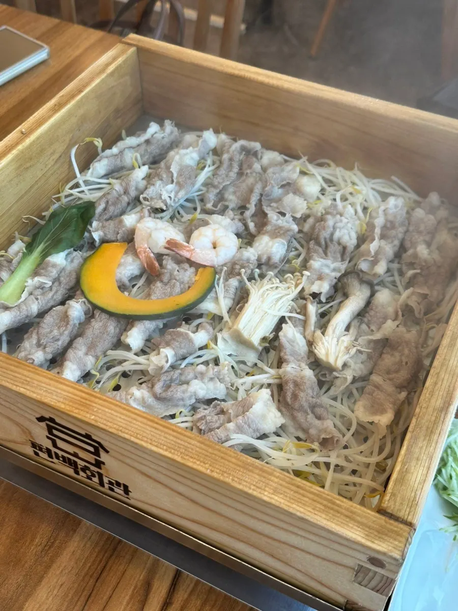 완성된 편백찜 고기