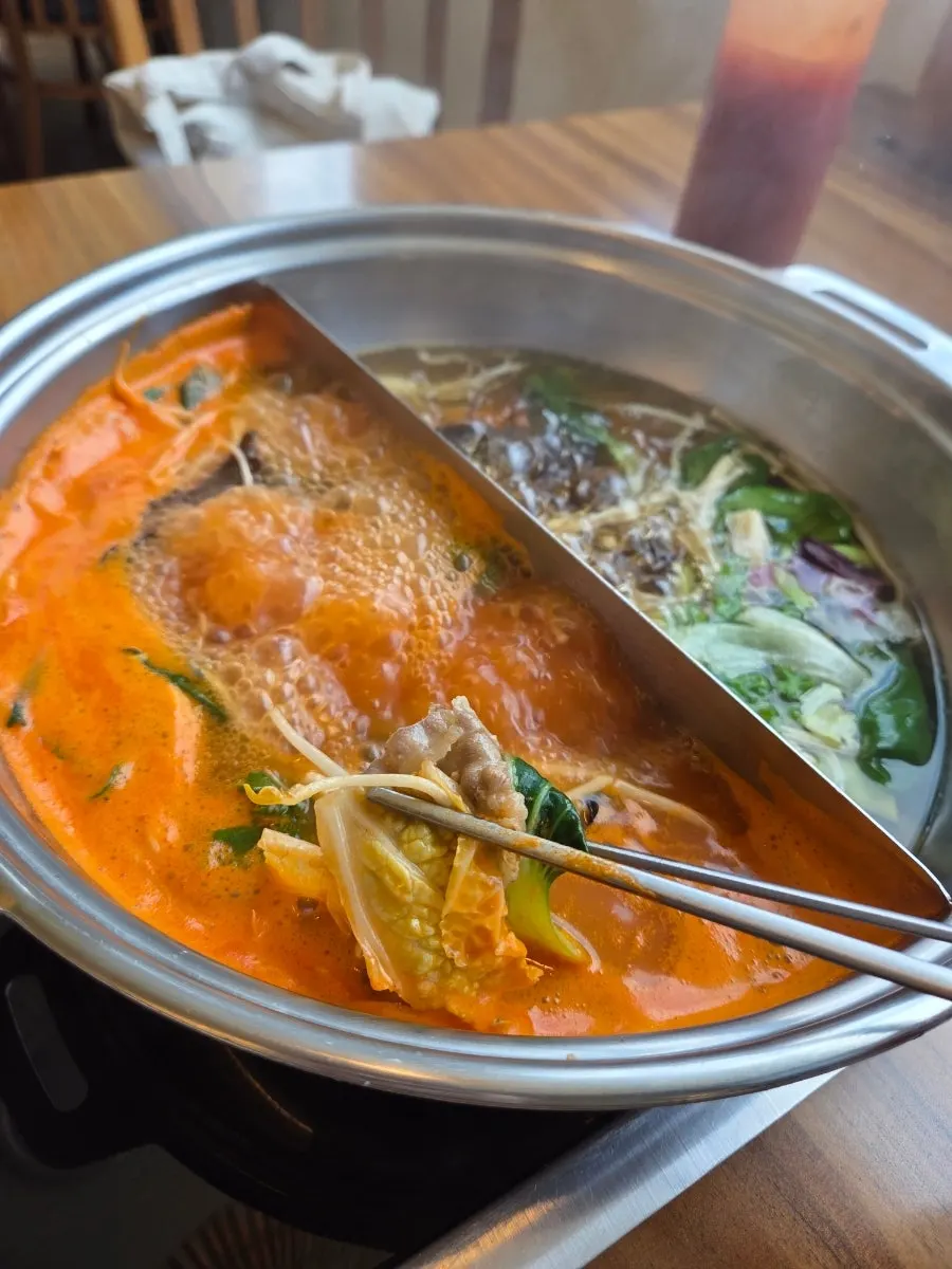 파인애플과 칠리소스를 곁들인 월남쌈