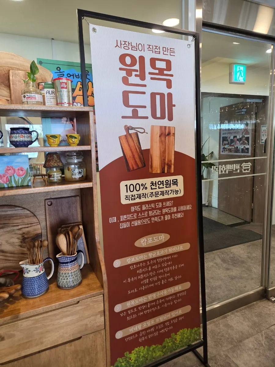 후식으로 가져온 과일과 튀김류
