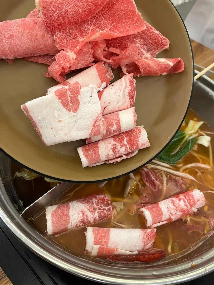 뚜껑 열린 편백찜 비주얼